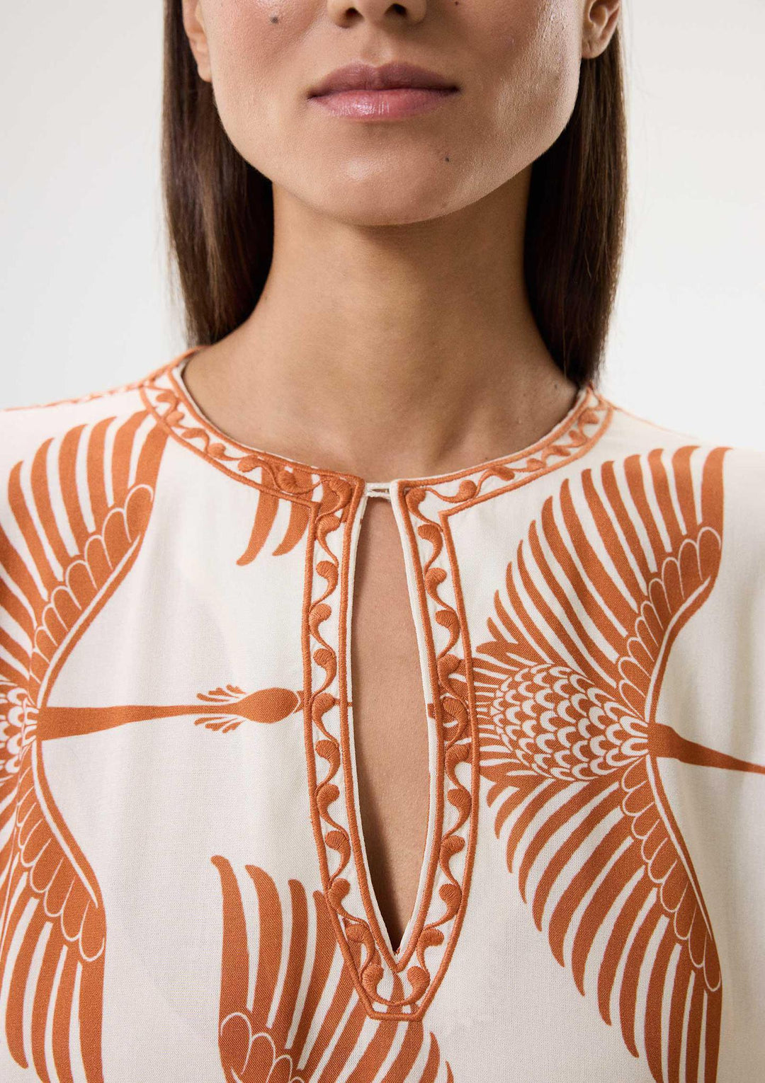 Wings Nakışlı Uzun Kaftan - Bej/Tarçın